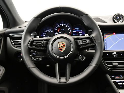 Certified 2026 Porsche Macan AWD/4WD image 26