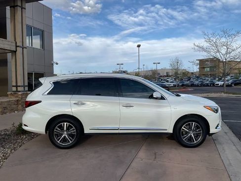 Used 2019 INFINITI QX60 Luxe w/ Essential Package FWD image 10
