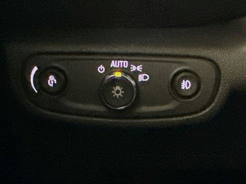 Used 2022 Chevrolet TrailBlazer RS w/ Technology Package image 10