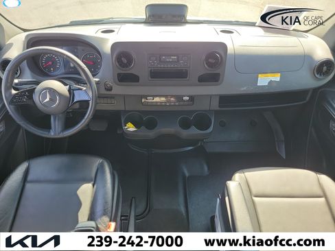 Used 2025 Mercedes-Benz Sprinter 2500 image 13
