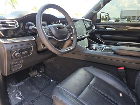 Used 2022 Jeep Wagoneer Series III w/ Flexible Seating Group RWD image 31
