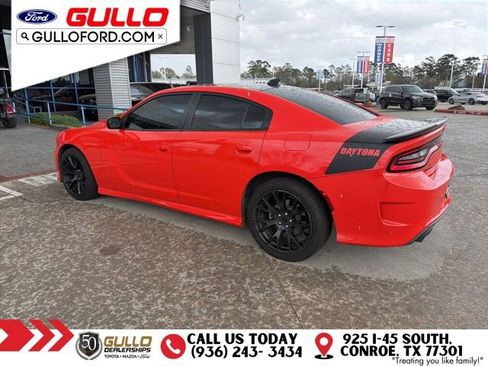 Used 2017 Dodge Charger R/T image 3