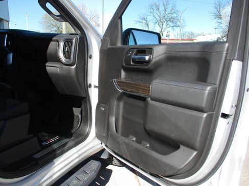 Used 2020 Chevrolet Silverado 1500 LT Trail Boss image 28