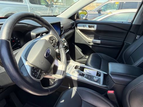 Used 2021 Ford Explorer Limited w/ Hybrid Equipment Group 310A AWD/4WD image 6