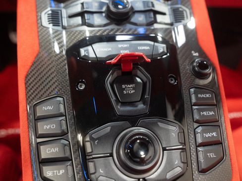 Used 2020 Lamborghini Aventador SVJ AWD/4WD image 24