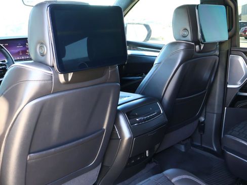 Used 2025 Cadillac Escalade Premium Luxury Platinum image 20