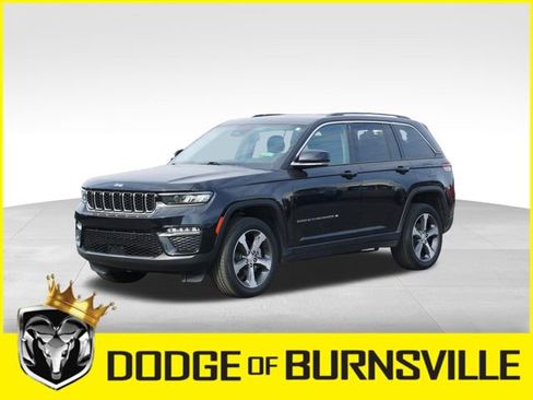 Used 2023 Jeep Grand Cherokee Limited image 3