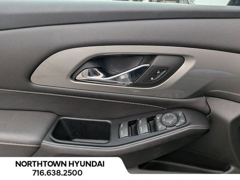 Used 2023 Chevrolet Traverse LT w/ LT Premium Package AWD/4WD image 32