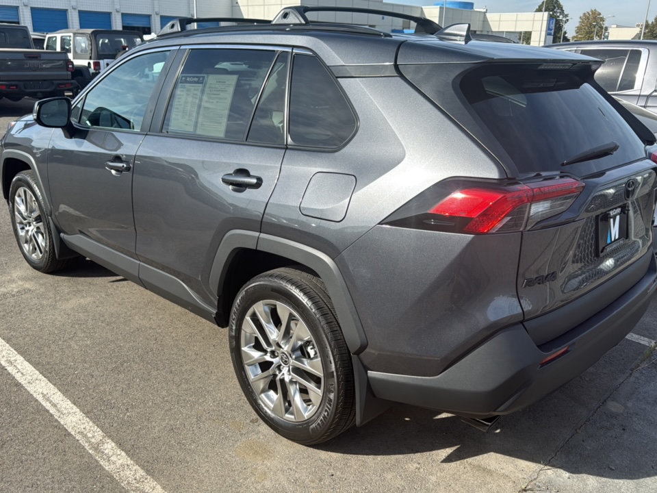 Used 2021 Toyota RAV4 XLE Premium w/ Carpet Mat Package (TMS) FWD image 3