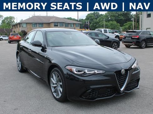 Used 2024 Alfa Romeo Giulia Ti AWD/4WD image 2