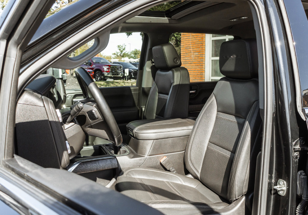 Used 2023 GMC Sierra 3500 Denali AWD/4WD image 7