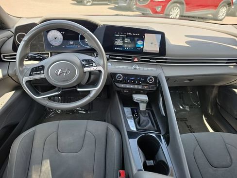 Used 2023 Hyundai Elantra SEL w/ Convenience Package FWD image 7