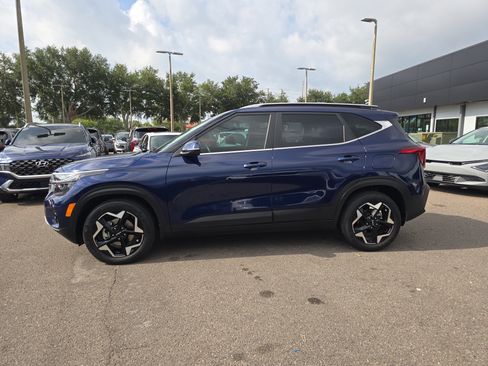 Certified 2024 Kia Seltos EX FWD image 5