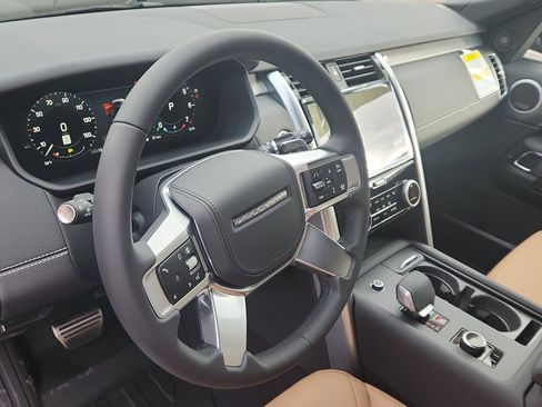 New 2026 Land Rover Discovery Limited Edition AWD/4WD image 4
