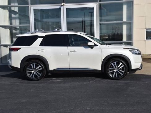 Used 2023 Nissan Pathfinder Platinum w/ Cargo Package image 9