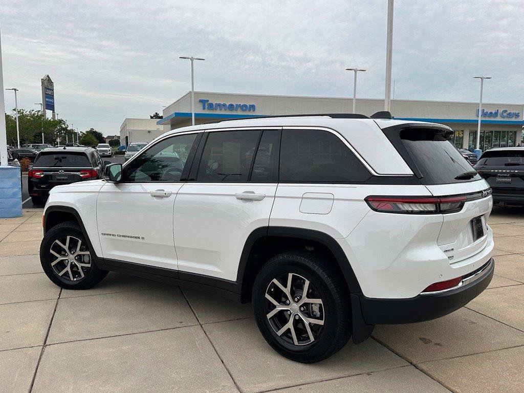 Used 2023 Jeep Grand Cherokee Limited w/ Luxury Tech Group II AWD/4WD image 4