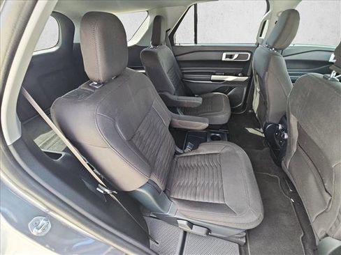 Used 2021 Ford Explorer XLT image 19