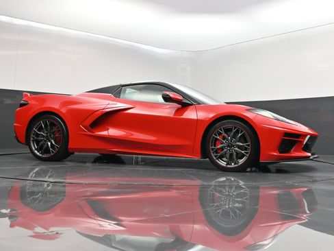 Used 2024 Chevrolet Corvette Stingray Premium Conv w/ Z51 Performance Package RWD image 46