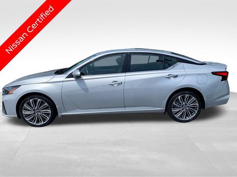 Used 2023 Nissan Altima 2.5 SL AWD/4WD image 2