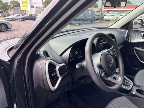 Used 2025 Kia Soul LX w/ LX Technology Package FWD image 33