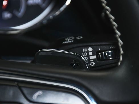 Used 2019 Bentley Bentayga AWD/4WD image 32
