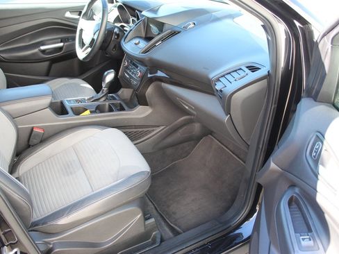 Used 2019 Ford Escape SE image 12