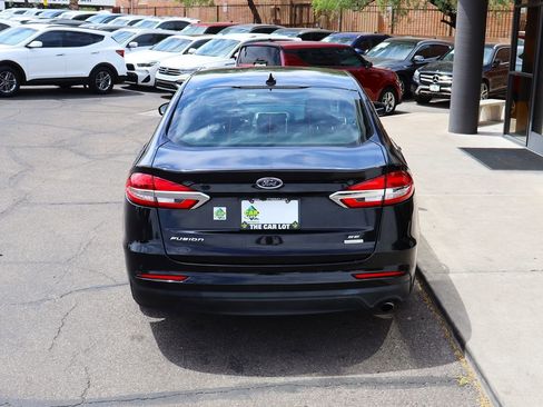 Used 2020 Ford Fusion SE image 9