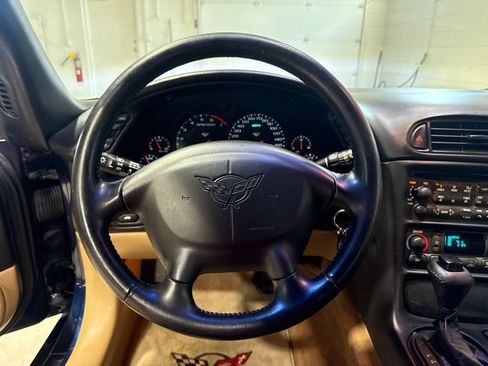 Used 1999 Chevrolet Corvette Convertible w/ Memory Pkg RWD image 12