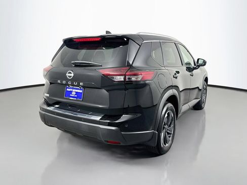 Used 2025 Nissan Rogue SV w/ SV Premium Package FWD image 5