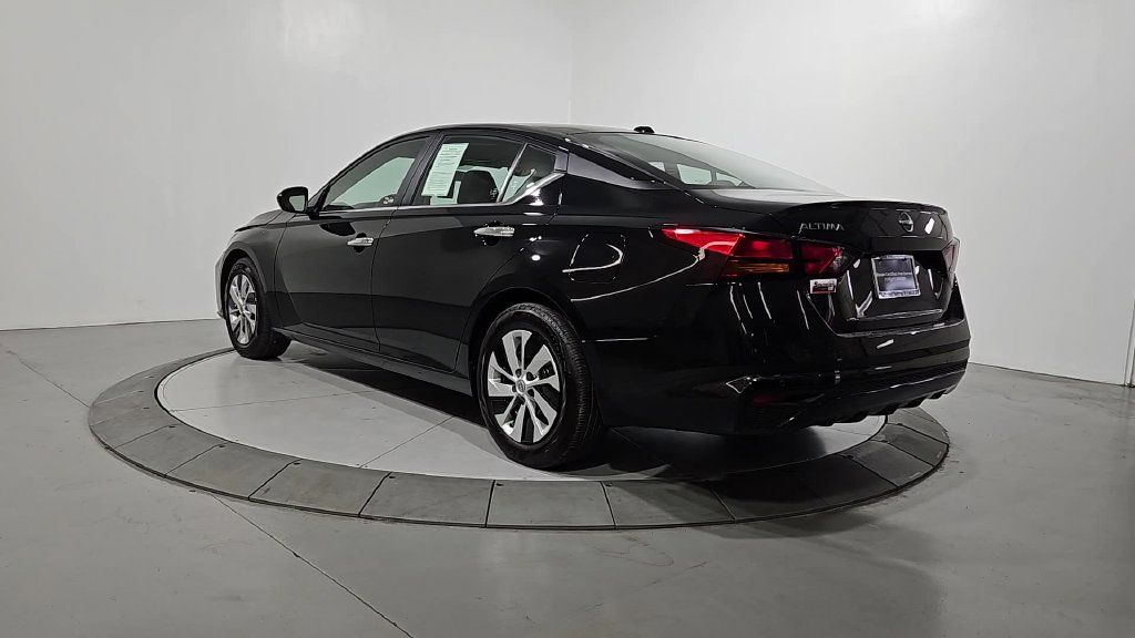 Certified 2025 Nissan Altima 2.5 S FWD image 3