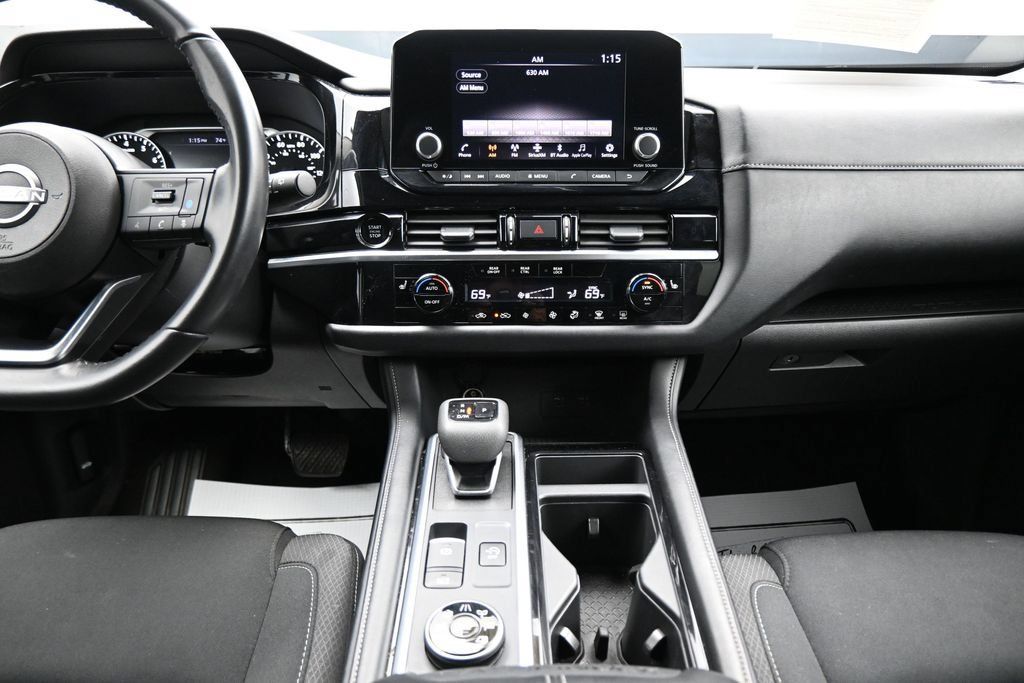 Used 2025 Nissan Pathfinder SV AWD/4WD image 18