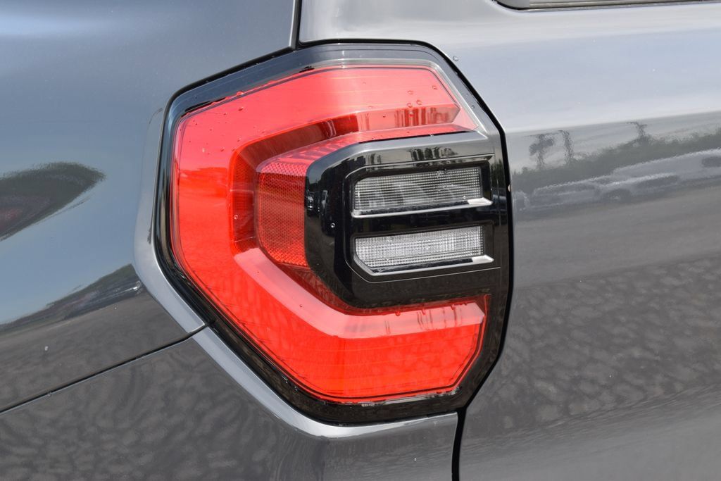 Used 2025 Toyota 4Runner SR5 AWD/4WD image 10