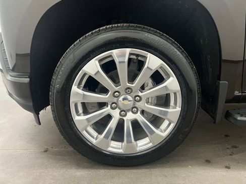 Used 2020 Chevrolet Silverado 1500 High Country w/ Technology Package image 21