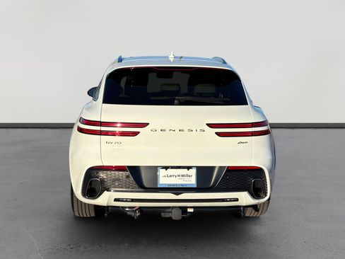 Used 2024 Genesis GV70 2.5T w/ Select Package image 4