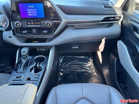 Certified 2024 Toyota Highlander XLE AWD/4WD image 19