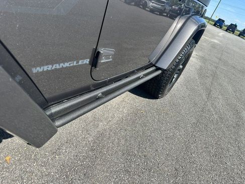 Used 2017 Jeep Wrangler Sahara AWD/4WD image 8