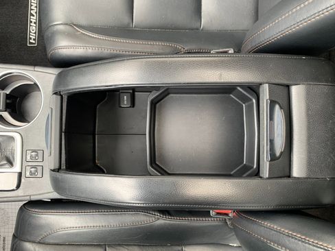 Used 2018 Toyota Highlander XLE w/ Carpet Mat Package (TMS) AWD/4WD image 26