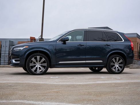 Certified 2025 Volvo XC90 T8 Plus w/ Protection Package Premier image 3