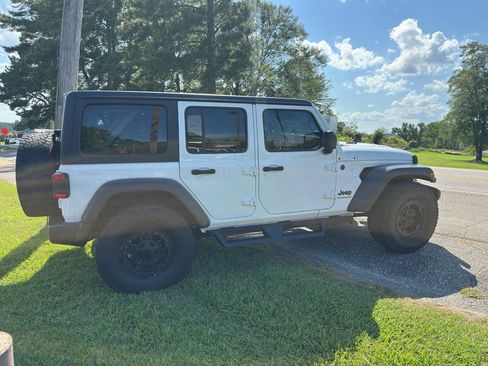 Used 2024 Jeep Wrangler Unlimited Sport AWD/4WD image 6