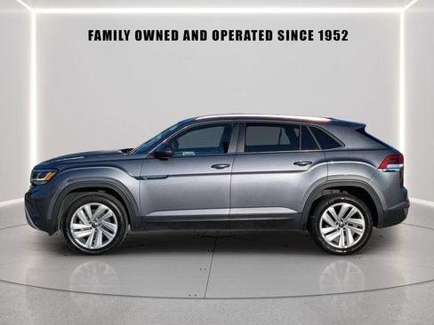 Used 2023 Volkswagen Atlas Cross Sport SE w/ Panoramic Sunroof Package FWD image 3