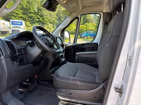 Used 2025 RAM ProMaster 2500 w/ U-Haul Equipment Group FWD image 11