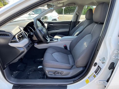 Used 2021 Toyota Camry LE FWD image 10