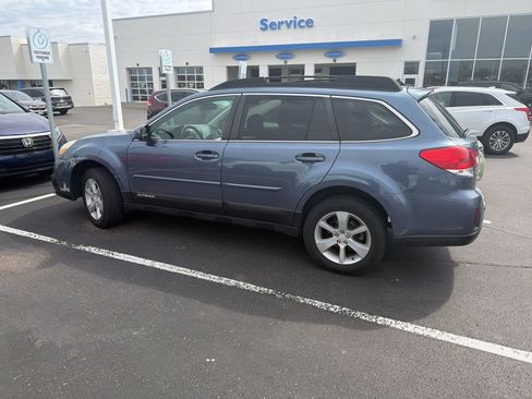 Used 2014 Subaru Outback 2.5i Premium image 12