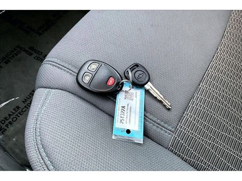 Used 2013 Chevrolet Traverse LS image 34