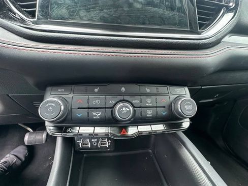 Used 2025 Dodge Durango GT AWD/4WD image 12