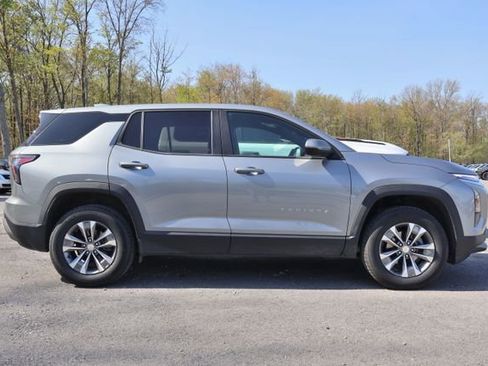 Used 2026 Chevrolet Equinox LT AWD/4WD image 4