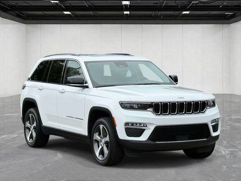 Used 2023 Jeep Grand Cherokee 4WD 4xe image 3