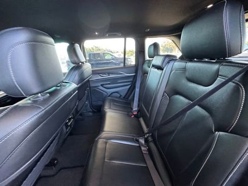 Used 2024 Jeep Grand Cherokee Limited image 20