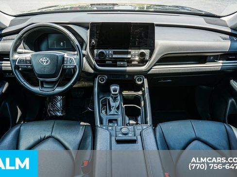 Used 2024 Toyota Grand Highlander AWD image 30