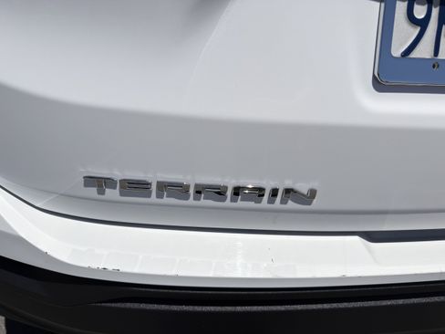 Used 2024 GMC Terrain SLE FWD image 41